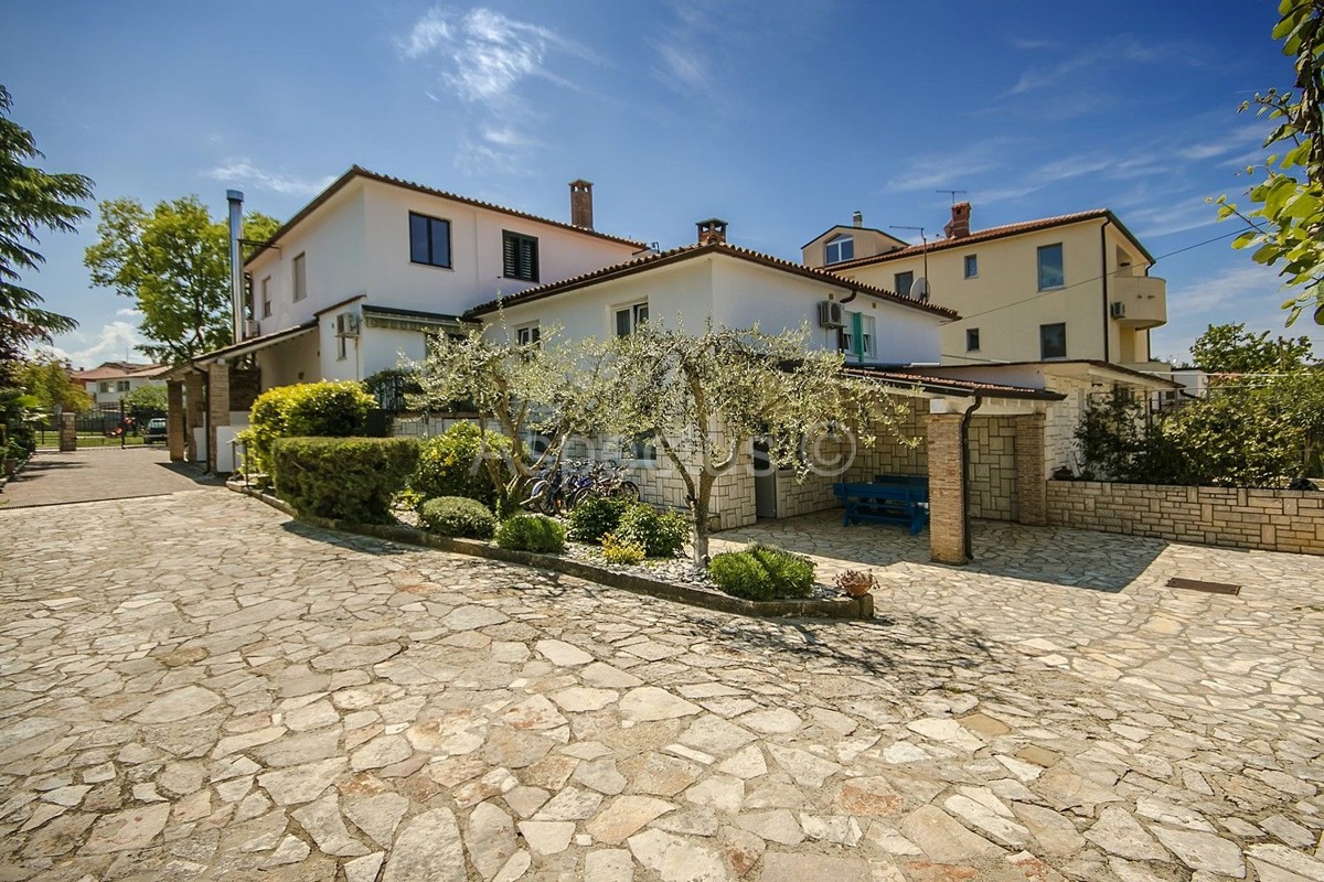 Apartmanska kuća, 12 apartmana,blizina plaže, Umag