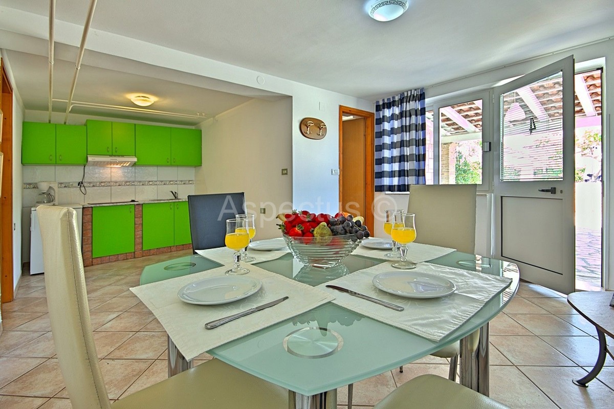 Apartmanska kuća, 12 apartmana,blizina plaže, Umag