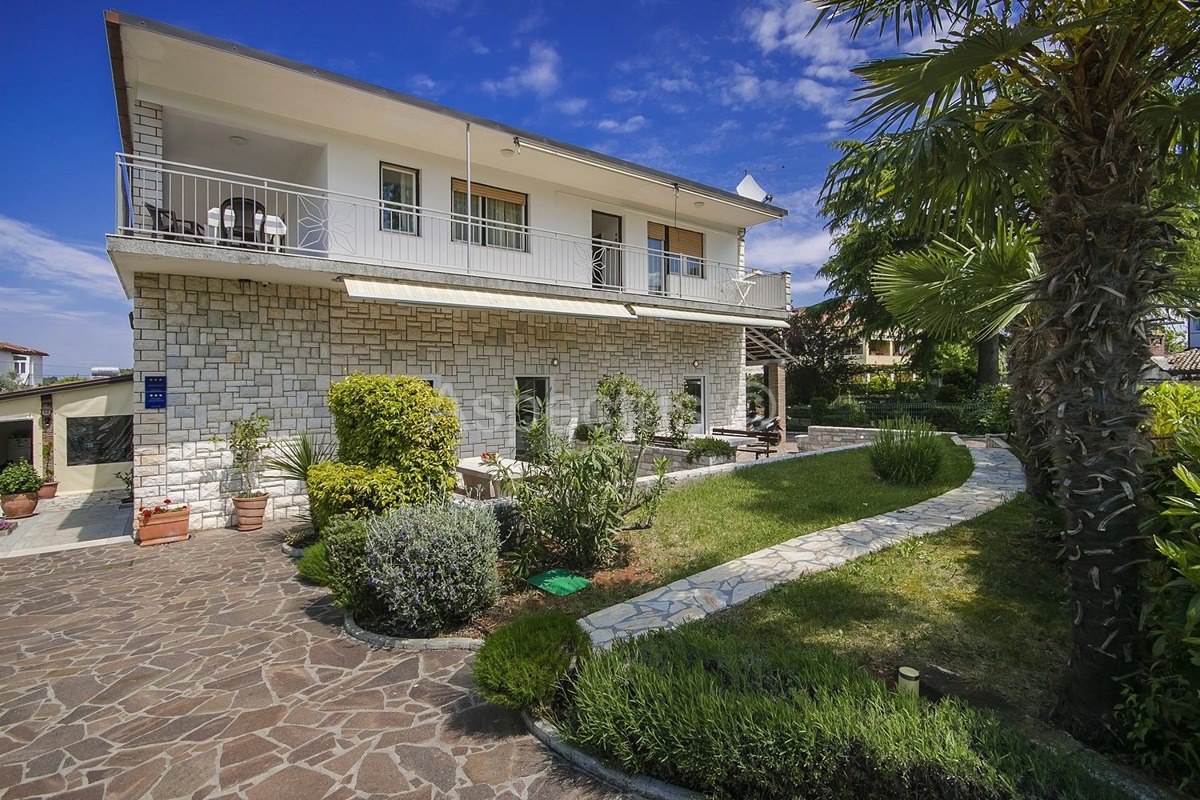 Apartmanska kuća, 12 apartmana,blizina plaže, Umag