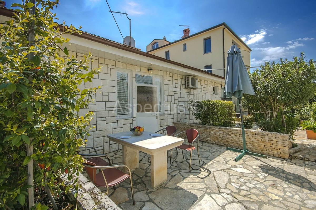 Apartmanska kuća, 12 apartmana,blizina plaže, Umag