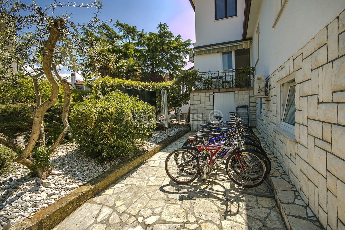 Apartmanska kuća, 12 apartmana,blizina plaže, Umag