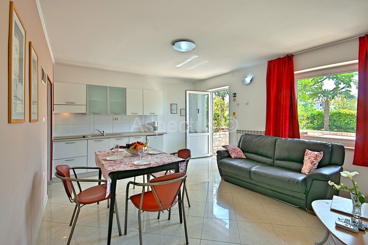 Apartmanska kuća, 12 apartmana,blizina plaže, Umag