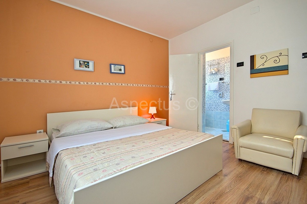 Apartmanska kuća, 12 apartmana,blizina plaže, Umag