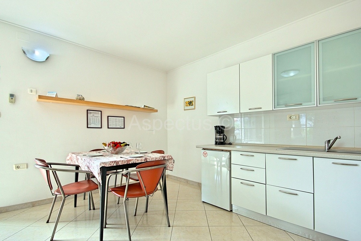Apartmanska kuća, 12 apartmana,blizina plaže, Umag