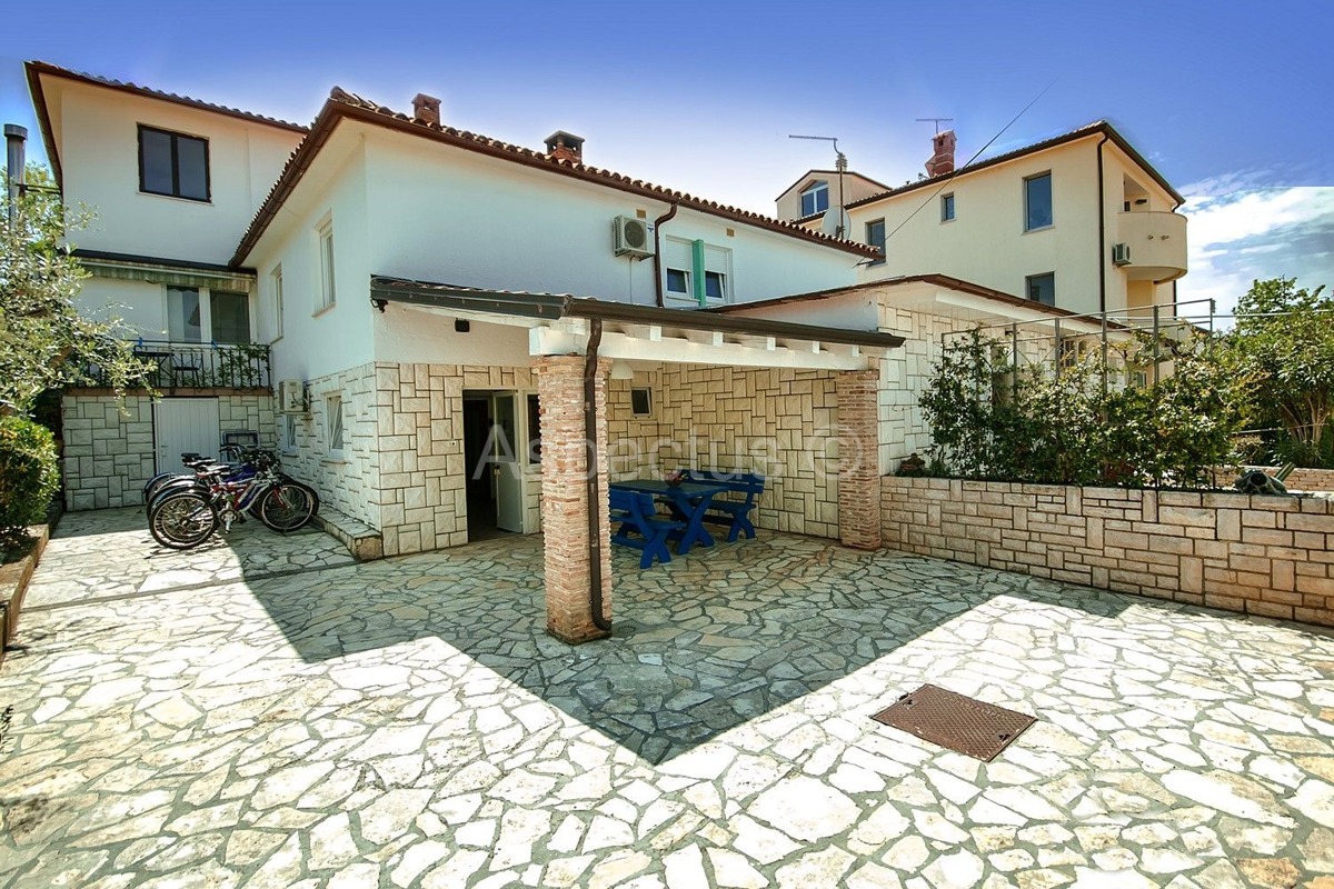 Apartmanska kuća, 12 apartmana,blizina plaže, Umag
