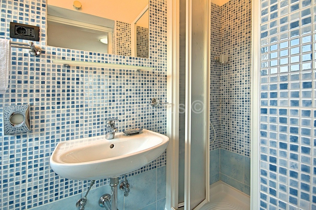 Apartmanska kuća, 12 apartmana,blizina plaže, Umag