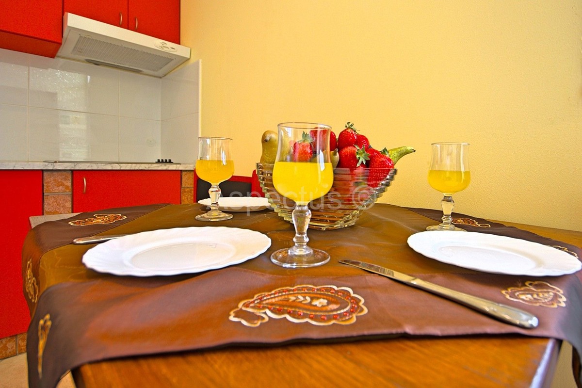 Apartmanska kuća, 12 apartmana,blizina plaže, Umag