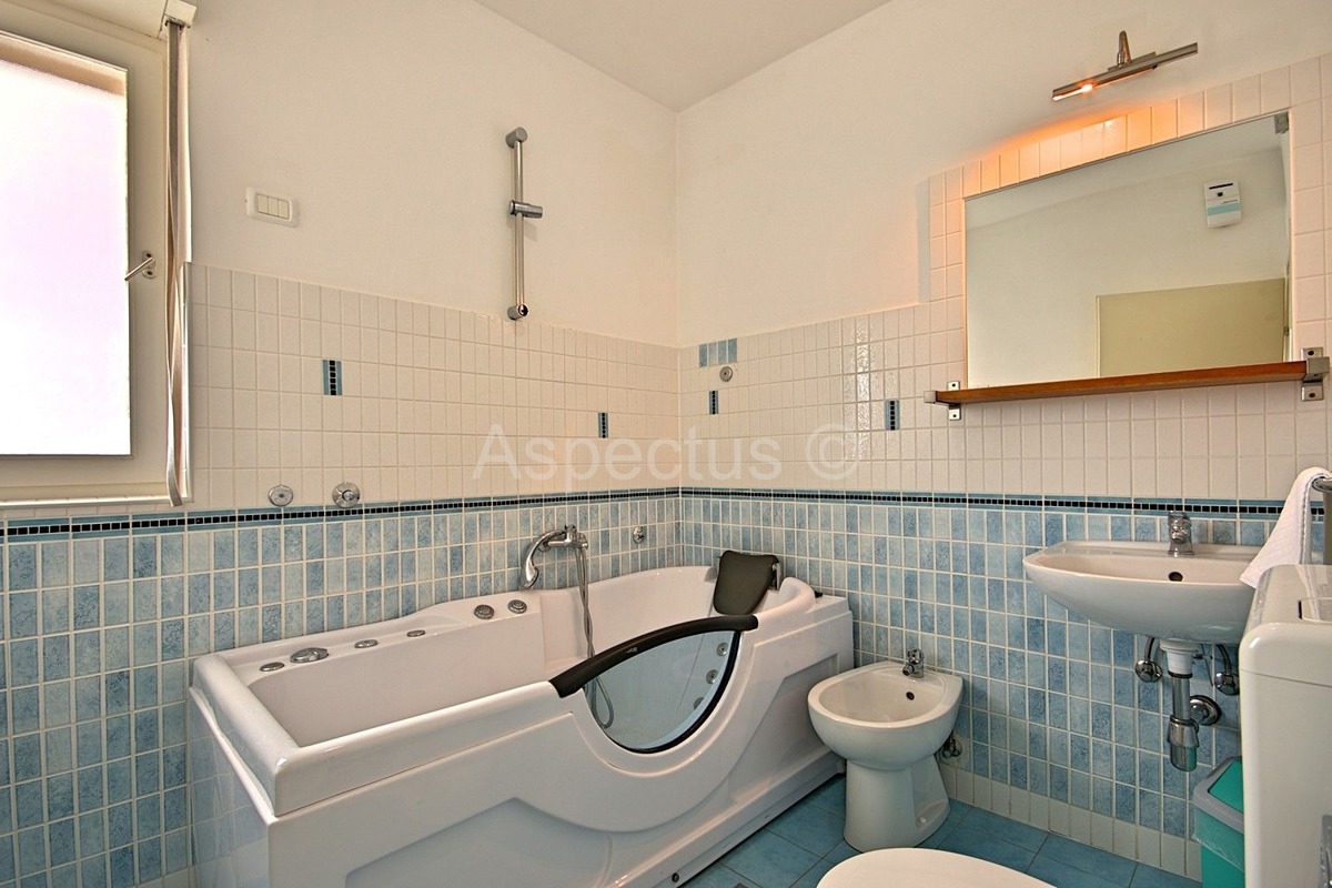 Apartmanska kuća, 12 apartmana,blizina plaže, Umag