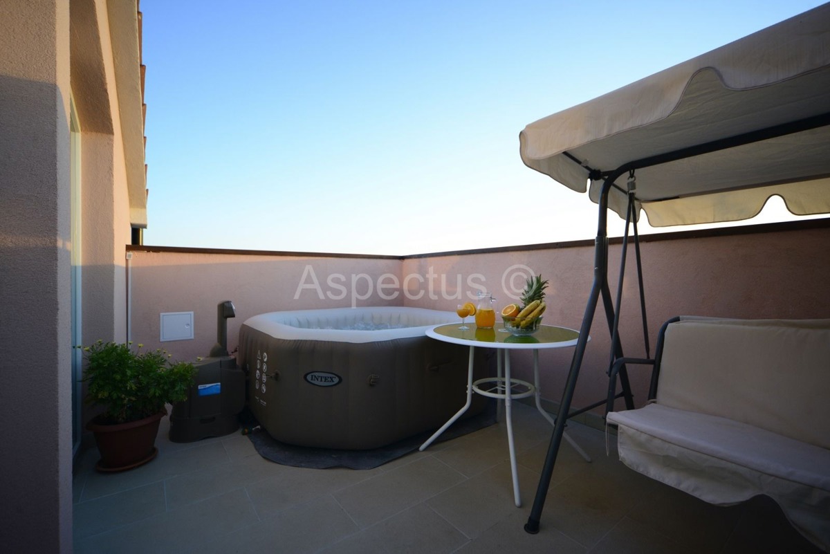 Kamena kuća s 6 spavaćih soba, pogled more, Ližnjan