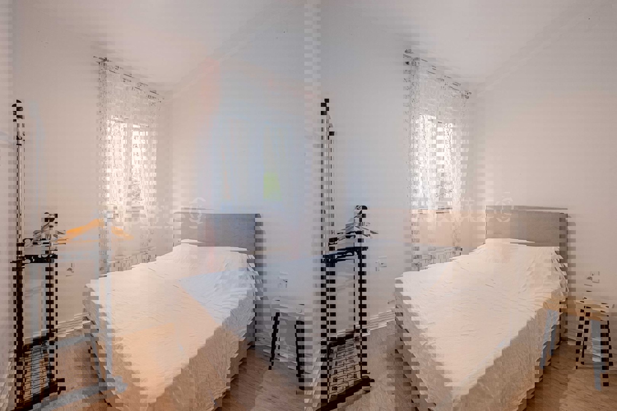 Stanovanje v pritličju - dvosobno, opremljeno in vseljivo, Fažana, Valbandon