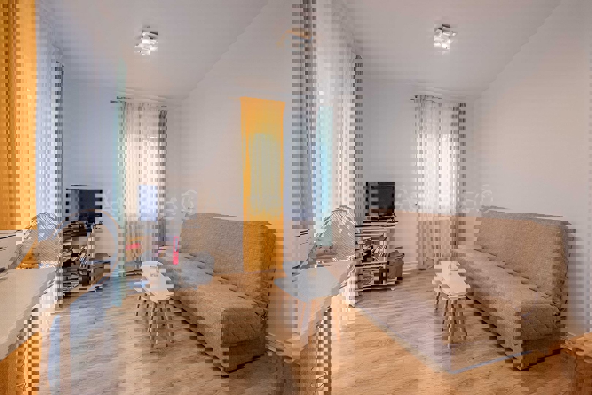 Stanovanje v pritličju - dvosobno, opremljeno in vseljivo, Fažana, Valbandon