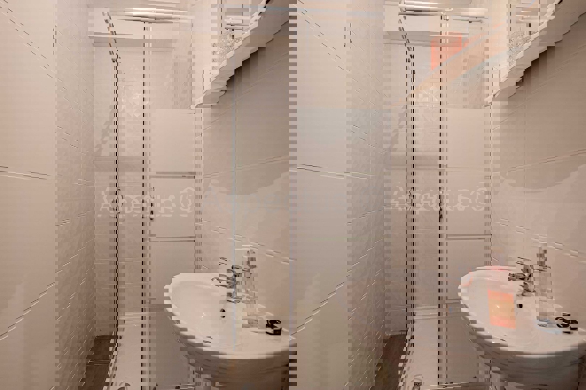 Stanovanje v pritličju - dvosobno, opremljeno in vseljivo, Fažana, Valbandon