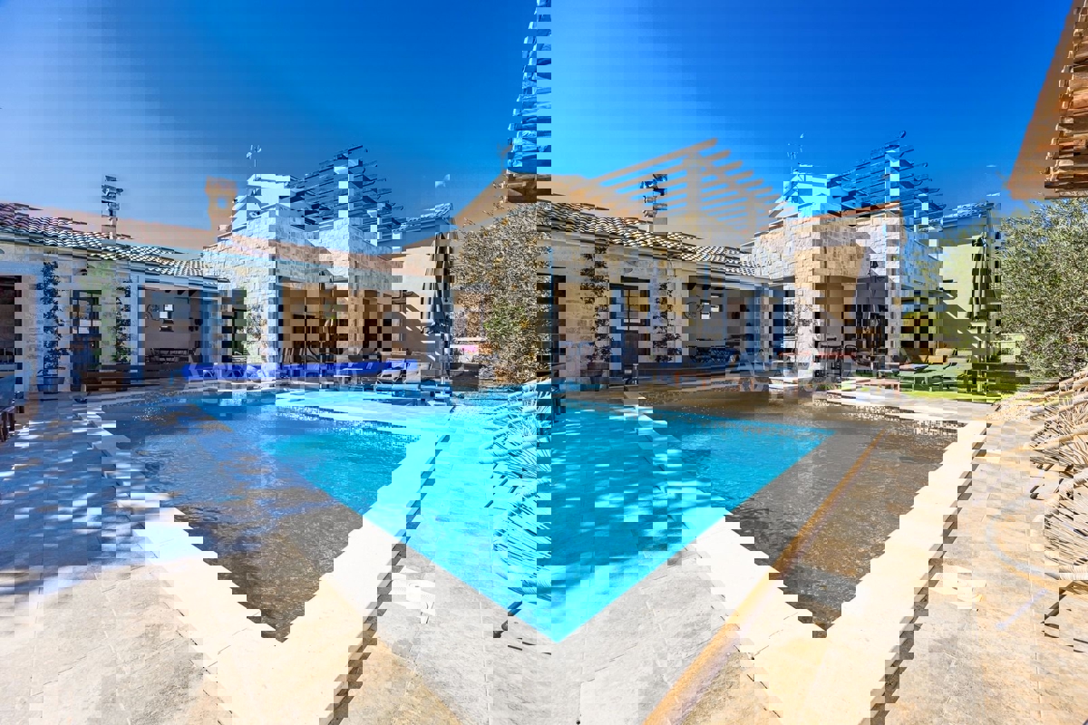 Luksuzna vila z bazenom, opremljena, vrt, garaža, Istra | 12 km od Fažane, okolica Pule