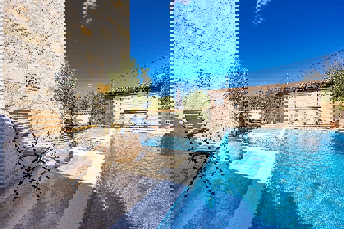 Luksuzna vila z bazenom, opremljena, vrt, garaža, Istra | 12 km od Fažane, okolica Pule