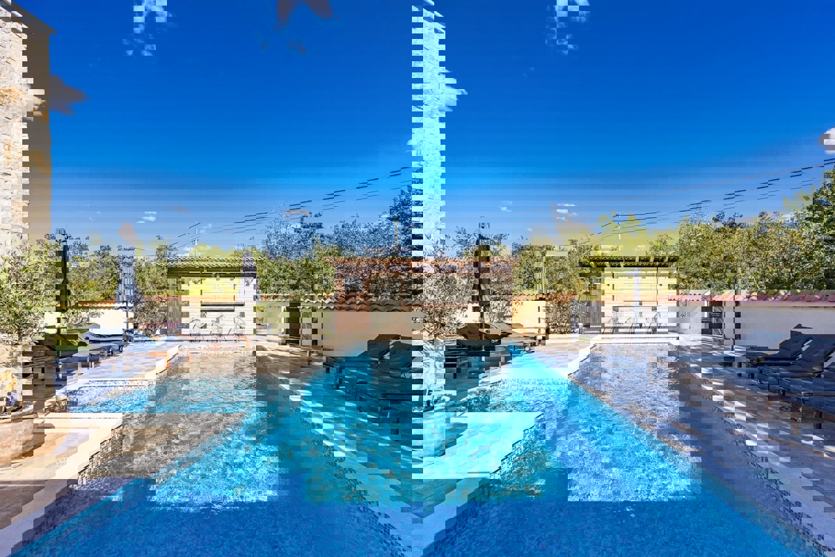 Luksuzna vila z bazenom, opremljena, vrt, garaža, Istra | 12 km od Fažane, okolica Pule