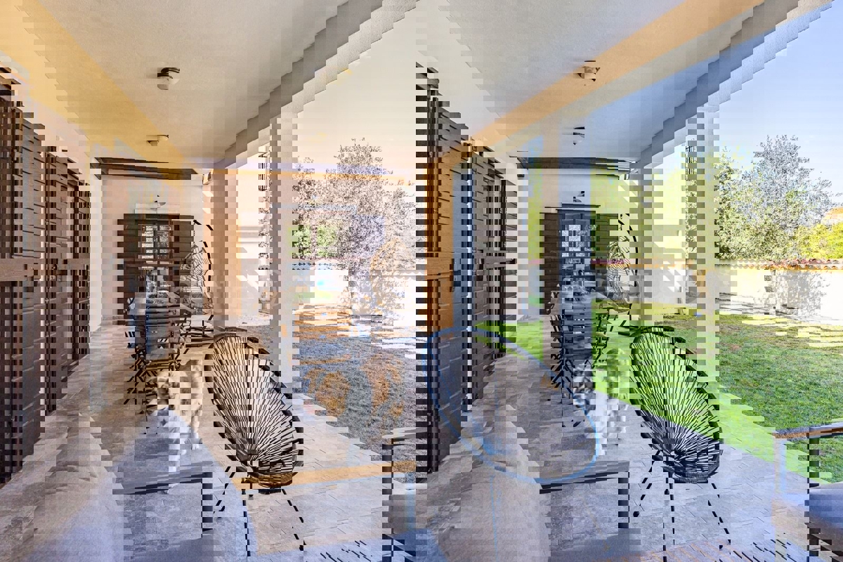 Luksuzna vila z bazenom, opremljena, vrt, garaža, Istra | 12 km od Fažane, okolica Pule