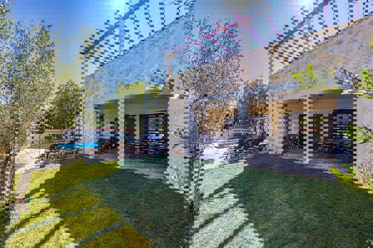 Luksuzna vila z bazenom, opremljena, vrt, garaža, Istra | 12 km od Fažane, okolica Pule