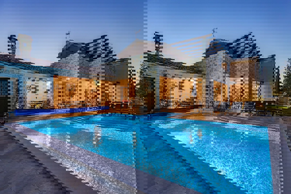 Luksuzna vila z bazenom, opremljena, vrt, garaža, Istra | 12 km od Fažane, okolica Pule