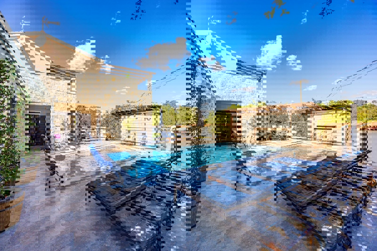 Luksuzna vila z bazenom, opremljena, vrt, garaža, Istra | 12 km od Fažane, okolica Pule