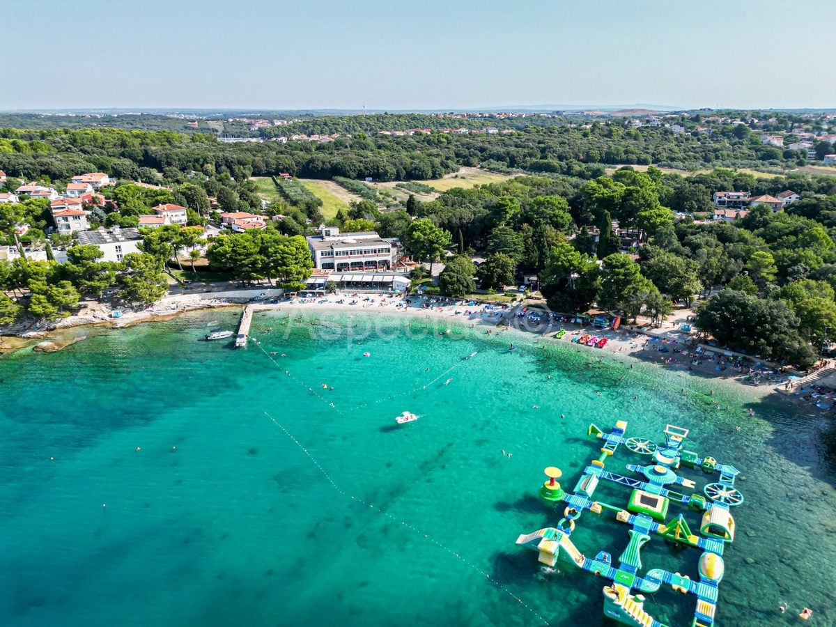 Družinska hiša s 4 sobami, garaža, blizu plaže, Medulin, Banjole