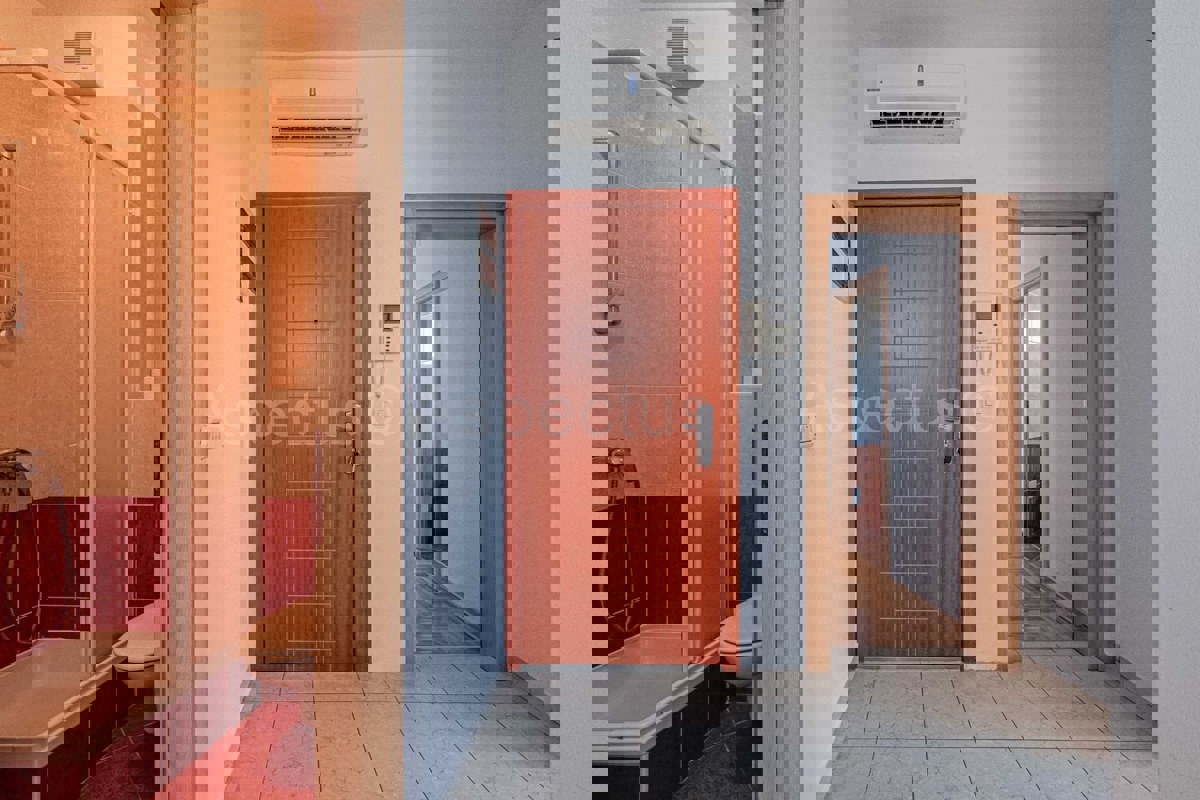 Dvosobno stanovanje v Puli, Valdebek, se nahaja v drugem nadstropju!