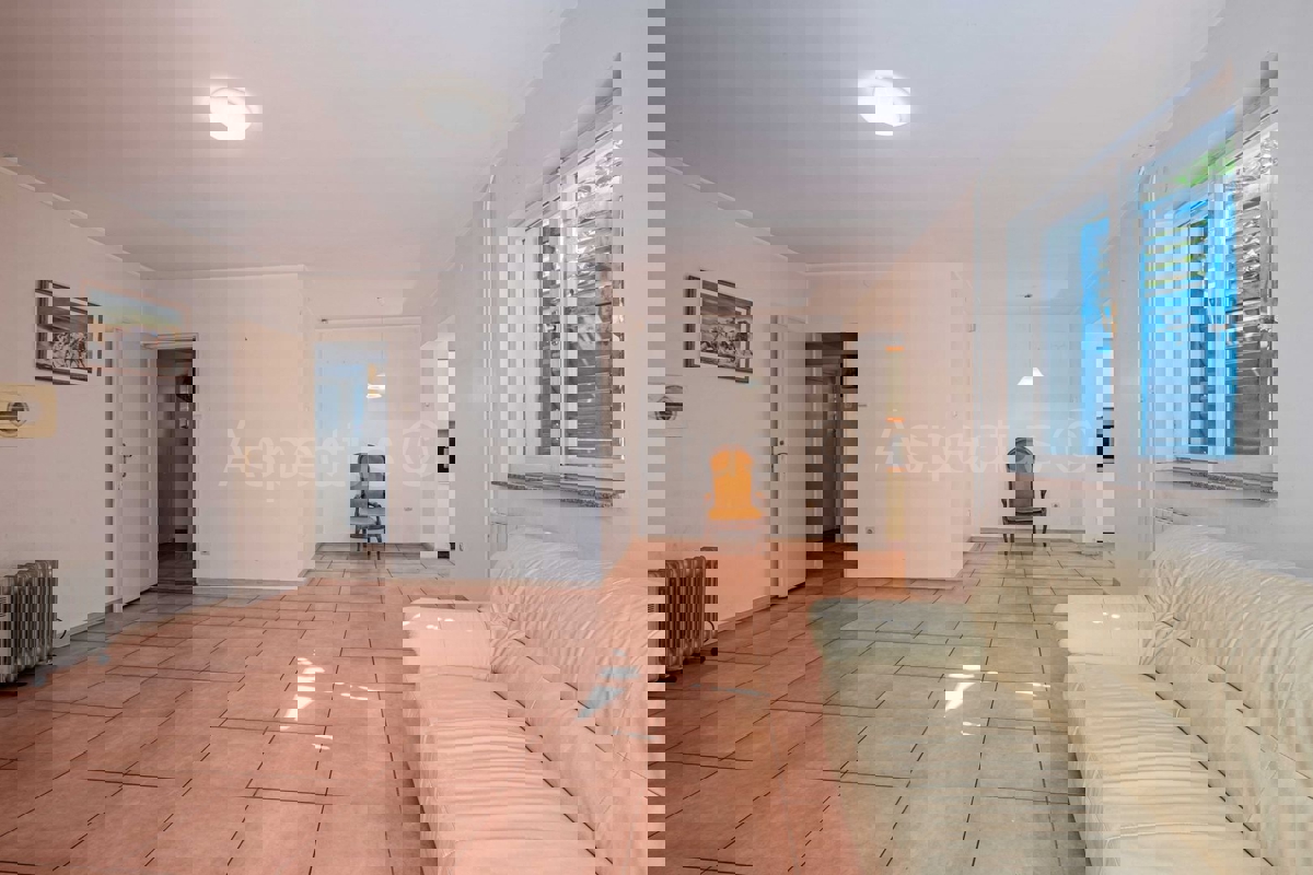 Samostojna družinska hiša, pogled na morje, Banjole, Pula | Istra