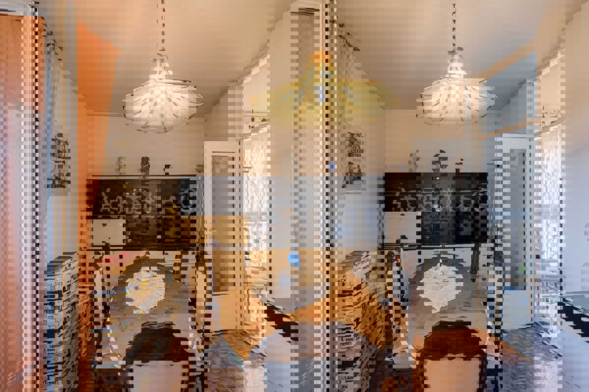 Dvosobno stanovanje s centralnim ogrevanjem + garaža, Pulj, Šijana