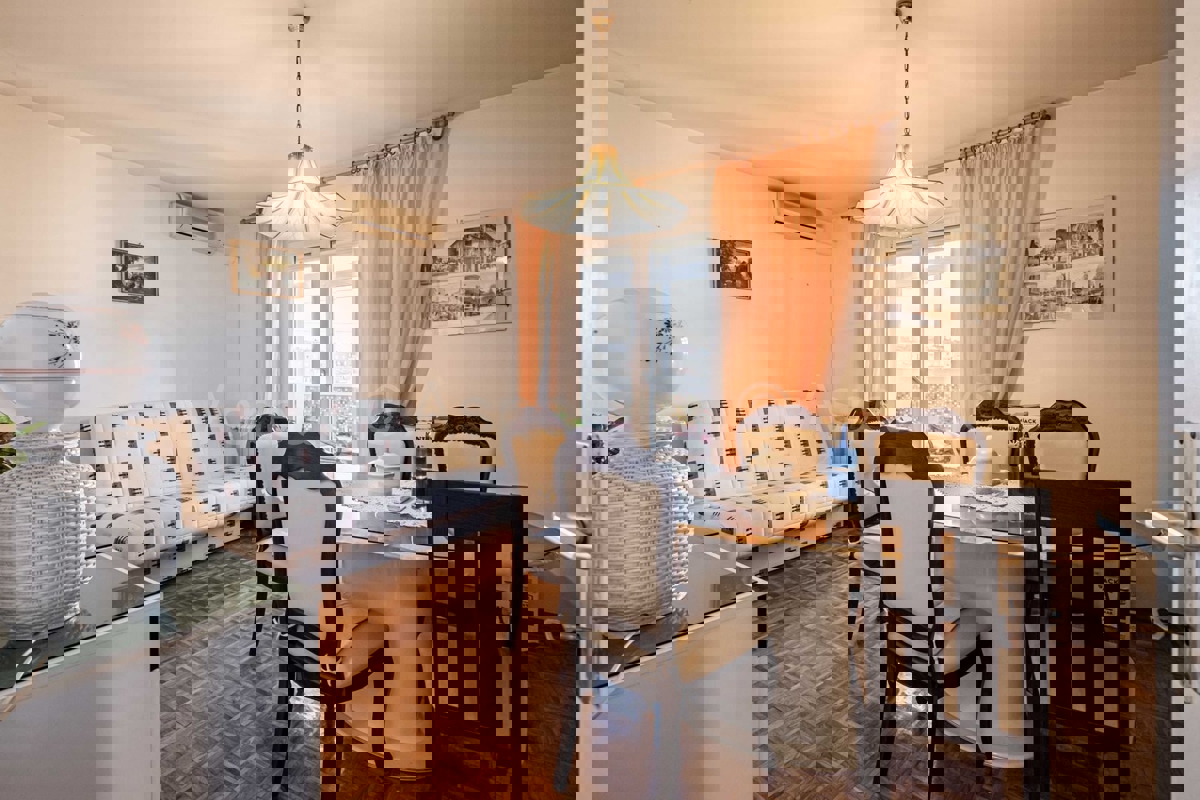 Dvosobno stanovanje s centralnim ogrevanjem + garaža, Pulj, Šijana