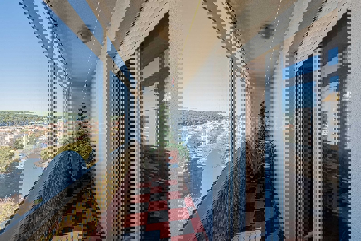 Dvosobno stanovanje s centralnim ogrevanjem + garaža, Pulj, Šijana