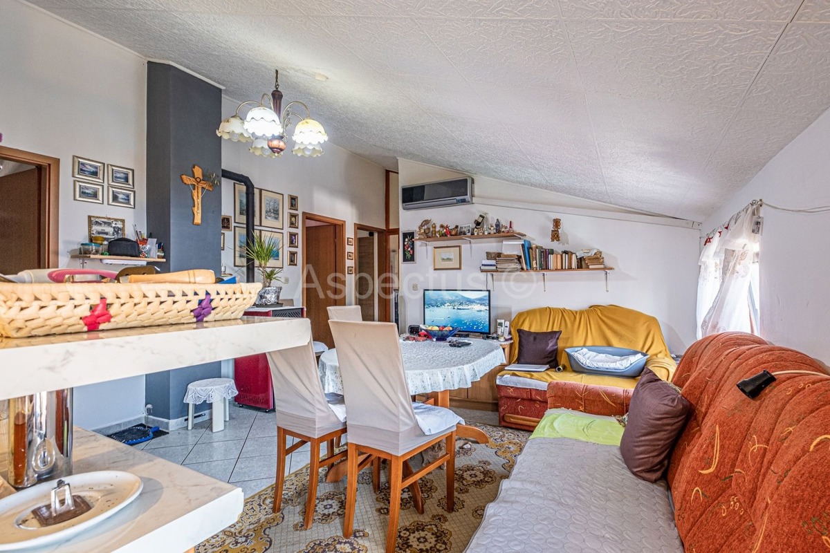 Stan s četiri spavaće sobe, 300 m od plaže, Medulin, Banjole