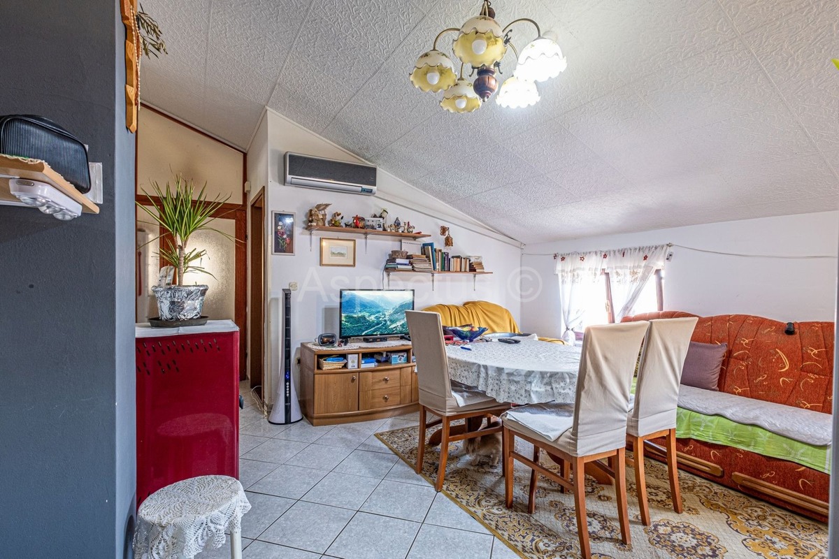 Stan s četiri spavaće sobe, 300 m od plaže, Medulin, Banjole