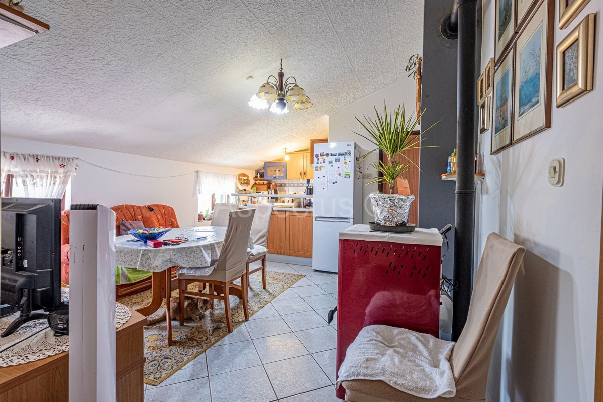 Stan s četiri spavaće sobe, 300 m od plaže, Medulin, Banjole