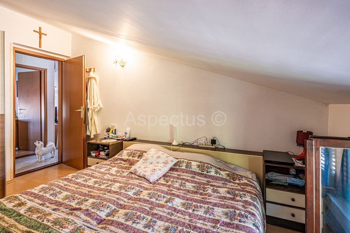 Stan s četiri spavaće sobe, 300 m od plaže, Medulin, Banjole