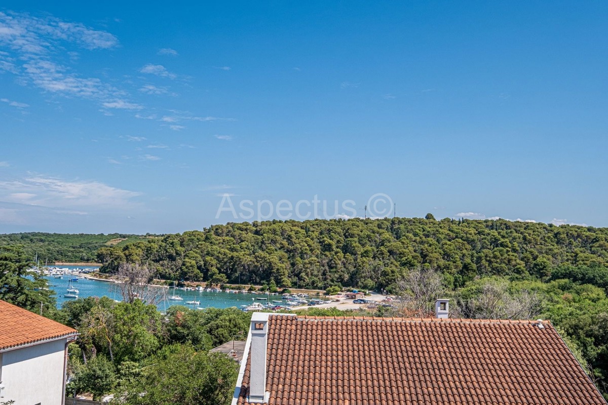 Stan s četiri spavaće sobe, 300 m od plaže, Medulin, Banjole