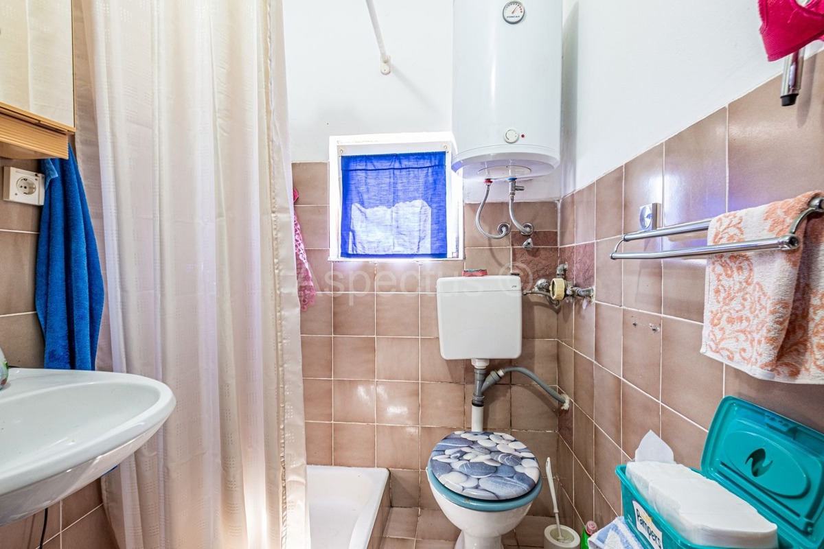 Stan s četiri spavaće sobe, 300 m od plaže, Medulin, Banjole