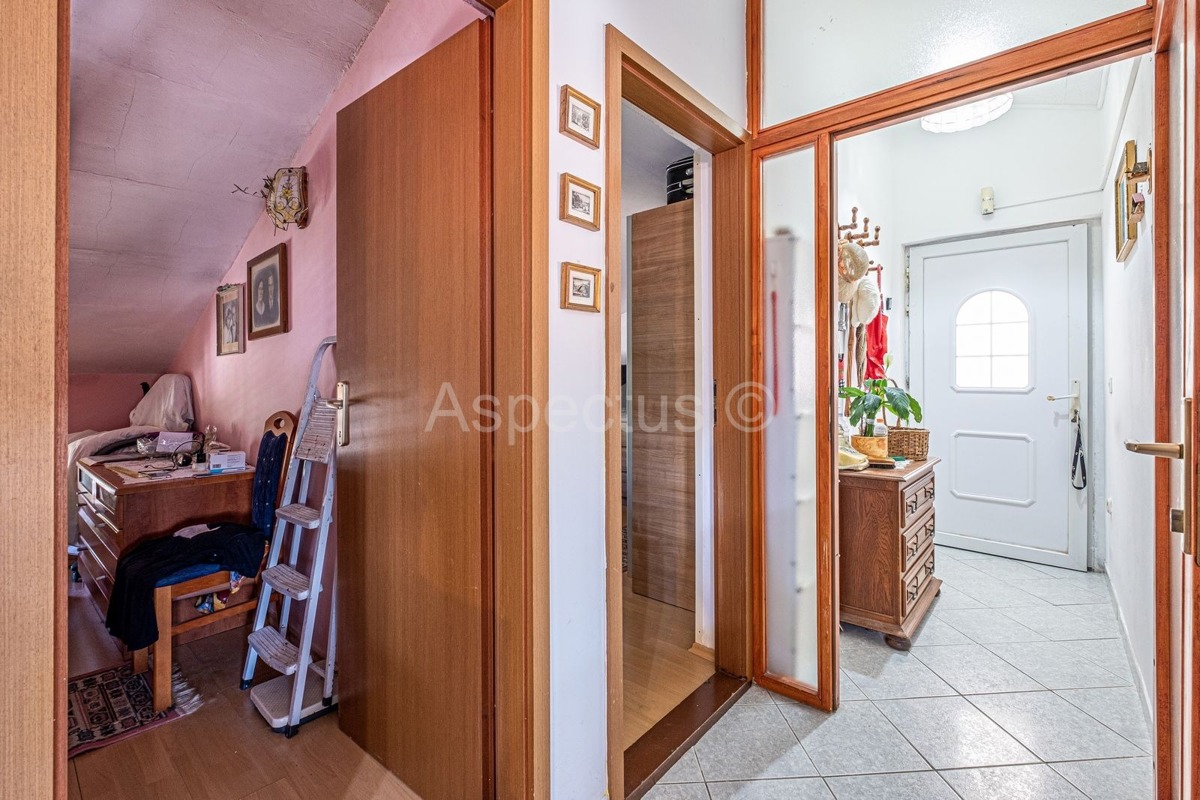 Stan s četiri spavaće sobe, 300 m od plaže, Medulin, Banjole