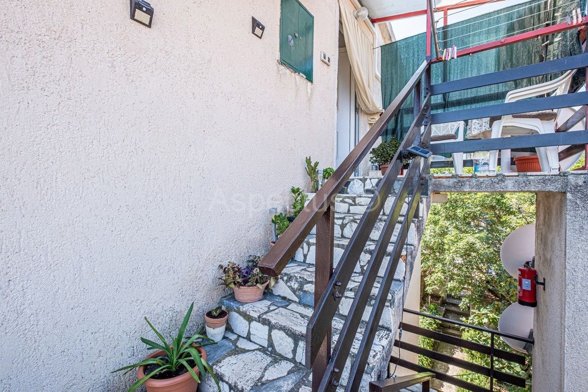 Stan s četiri spavaće sobe, 300 m od plaže, Medulin, Banjole