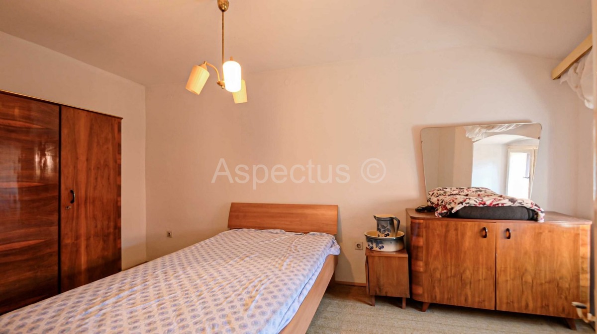 Vodnjan, Kamena kuća za život i poslovanje, Istra