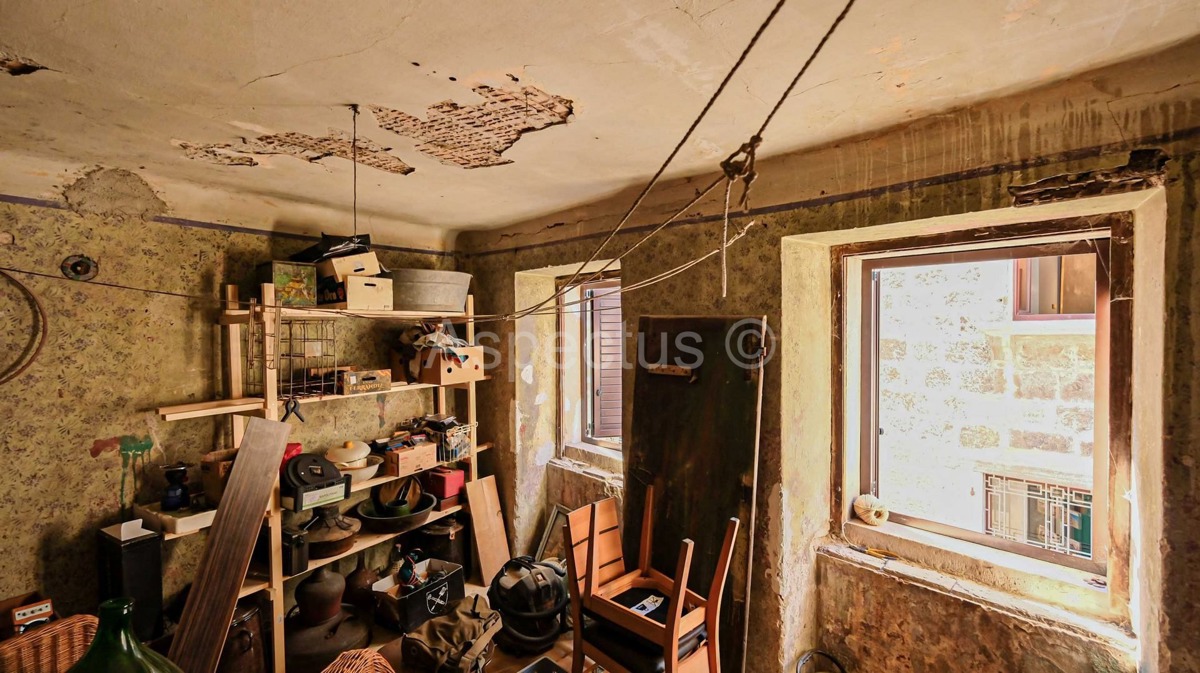 Vodnjan, Kamena kuća za život i poslovanje, Istra