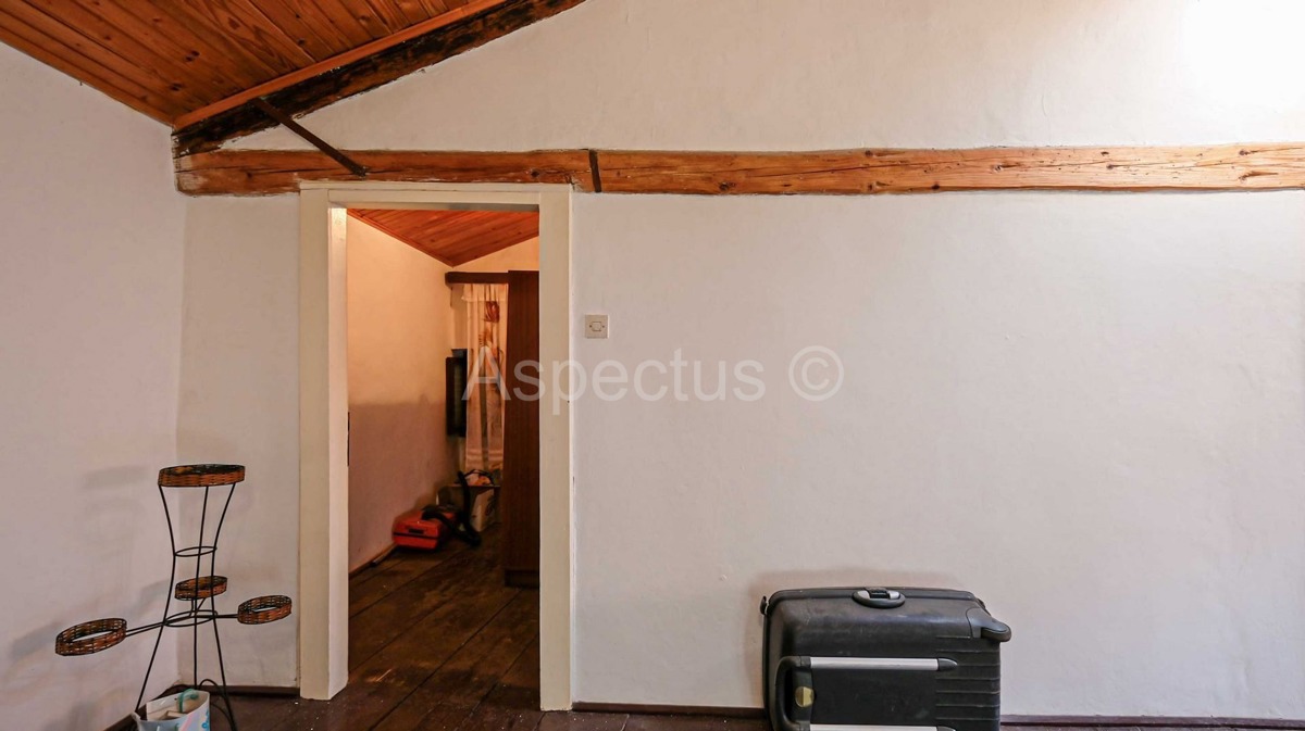 Vodnjan, Kamena kuća za život i poslovanje, Istra