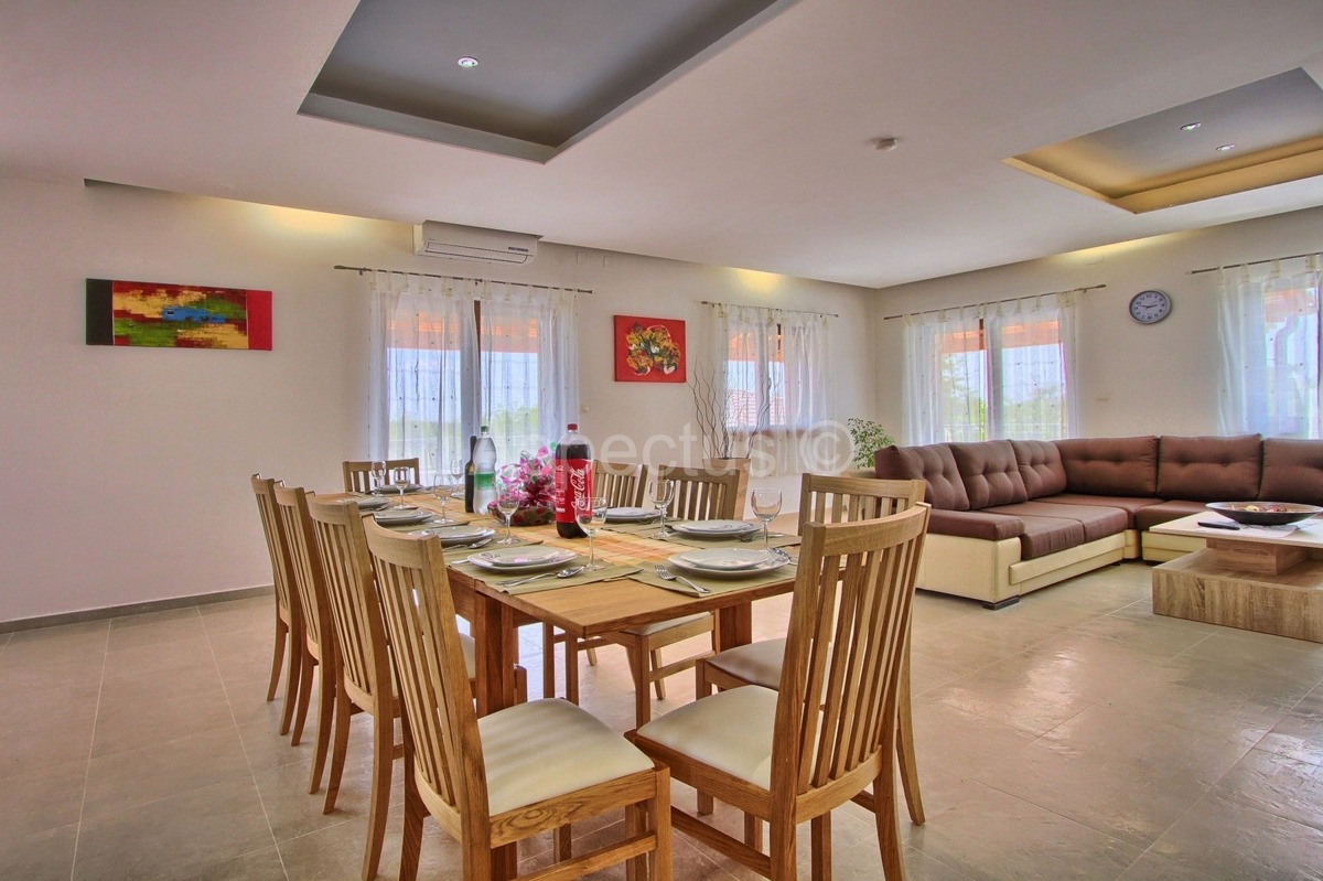 Luksuzna vila sa bazenom na mirnoj lokaciji, Svetvinčenat, Istra