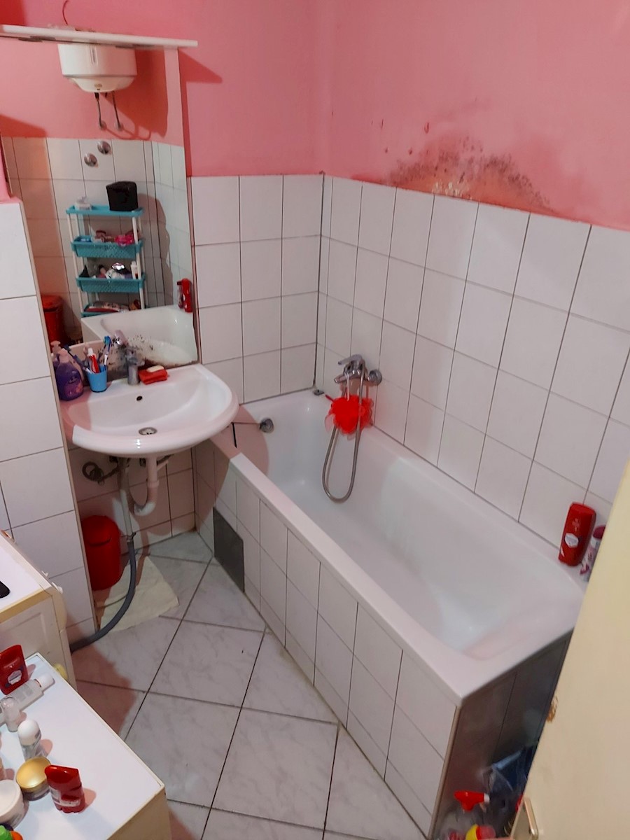Stanovanje v centru Pule za prenovo