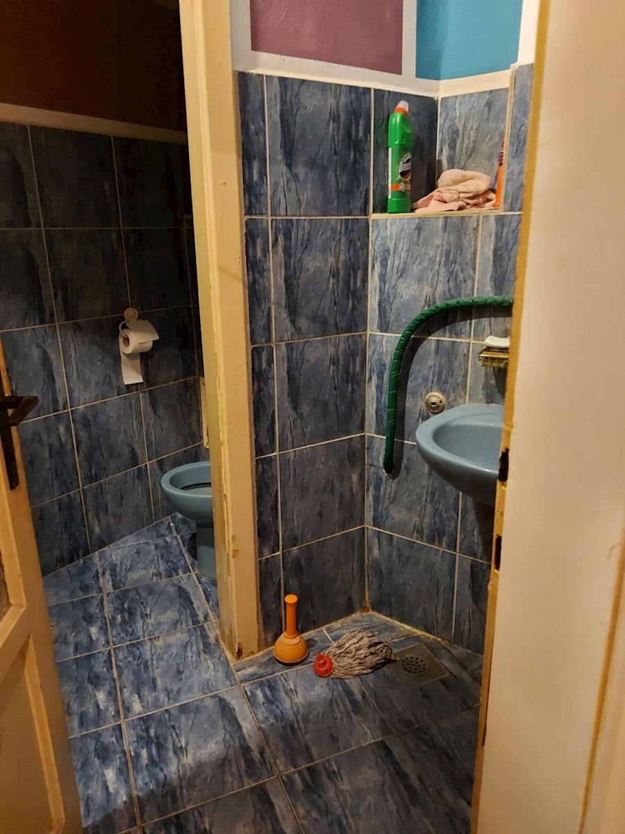 Stanovanje v centru Pule za prenovo