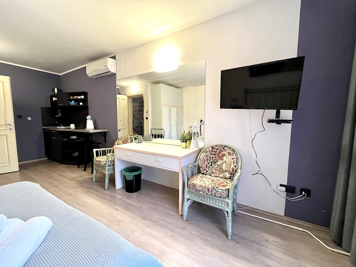 V centru Rovinja,3 studio apartmaji in majhna hiša