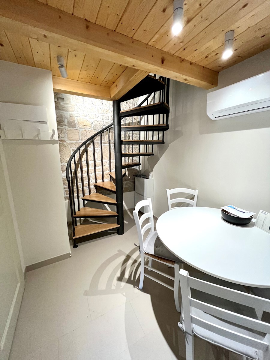 V centru Rovinja,3 studio apartmaji in majhna hiša