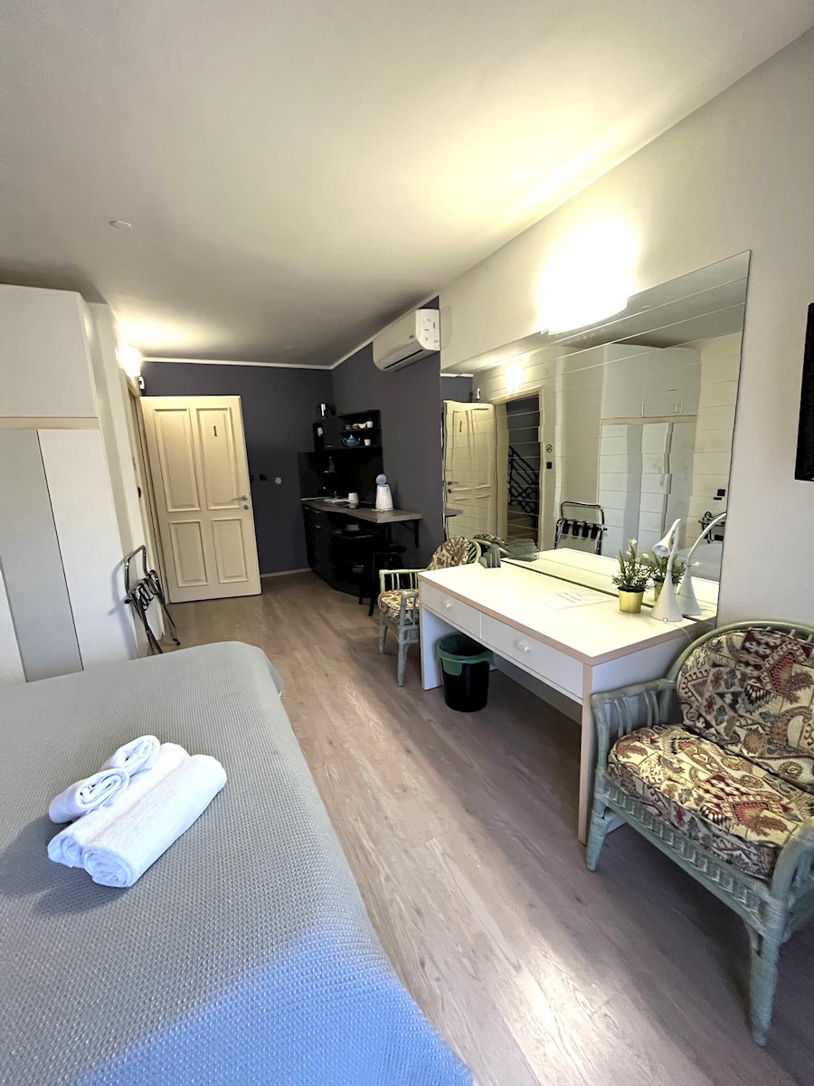 V centru Rovinja,3 studio apartmaji in majhna hiša