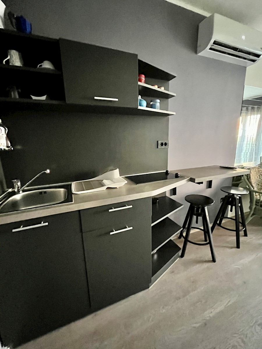 V centru Rovinja,3 studio apartmaji in majhna hiša