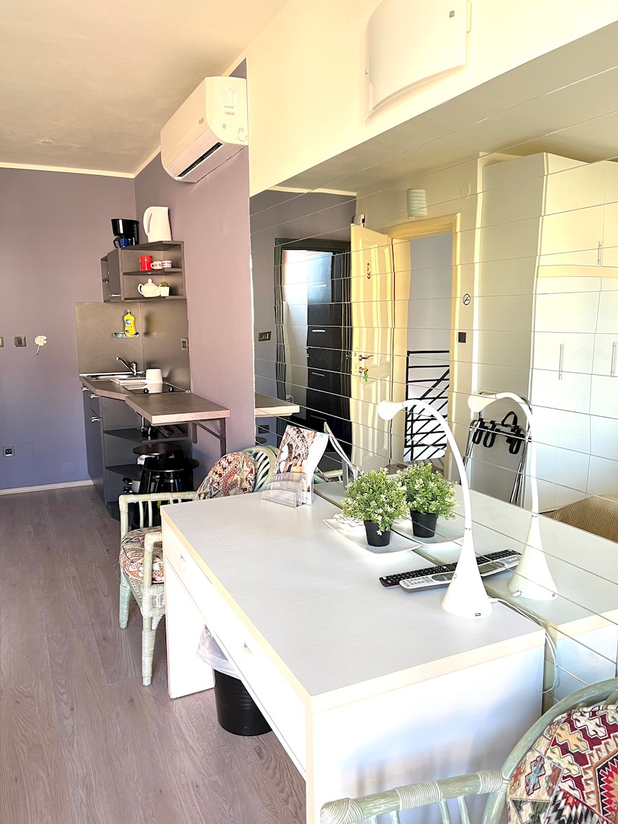 V centru Rovinja,3 studio apartmaji in majhna hiša