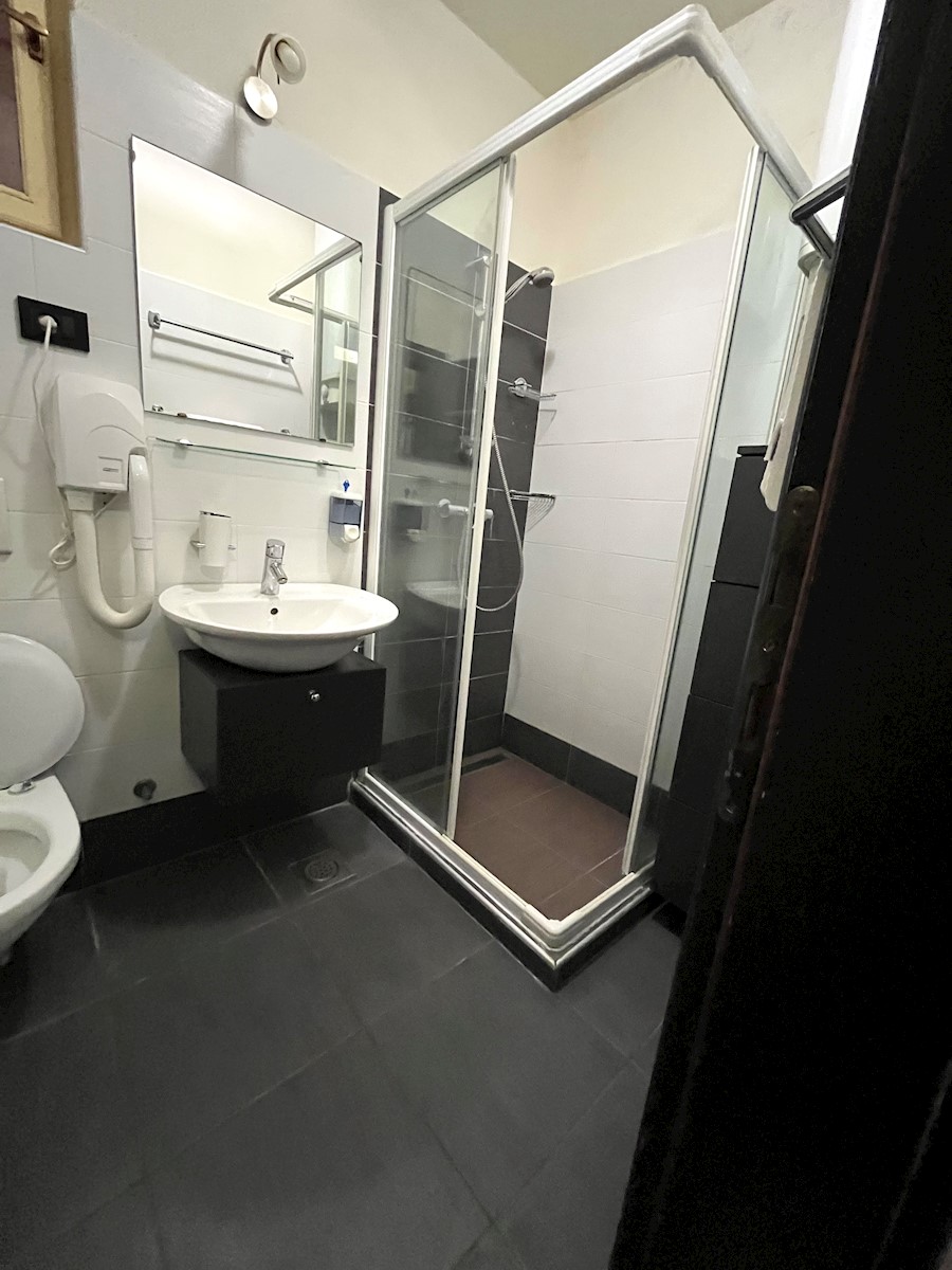 V centru Rovinja,3 studio apartmaji in majhna hiša