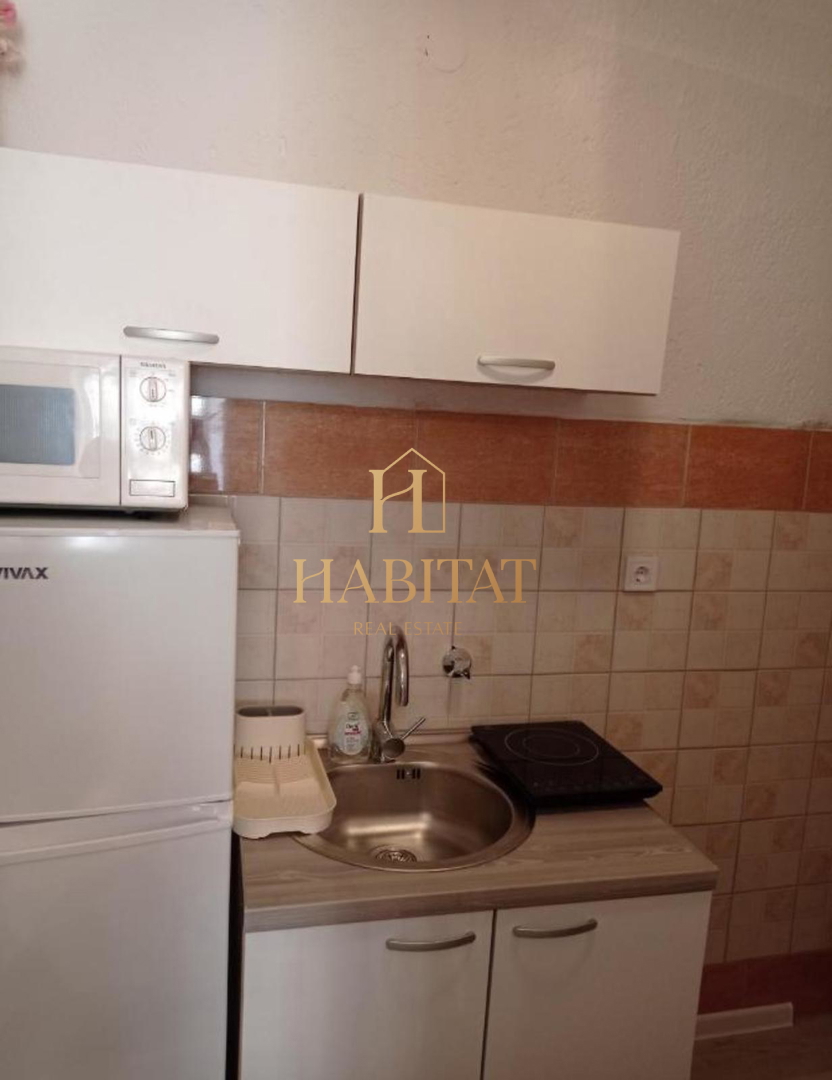 Istra, Novigrad, garsonjera 23,5m2, 20m od plaže in morja, center